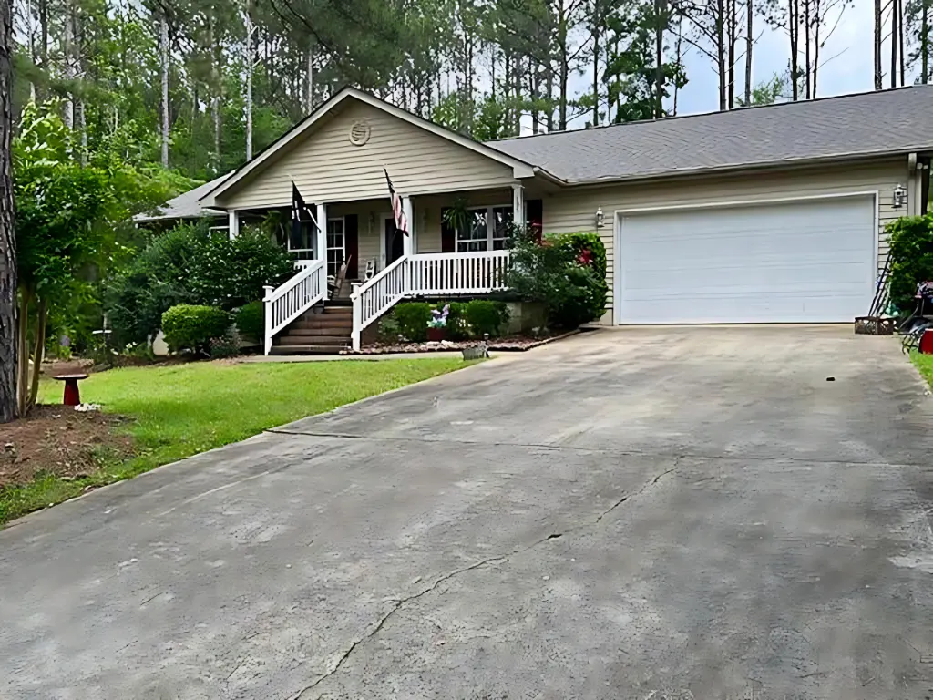 Listing photograph 2 of 105 Arbor Lane