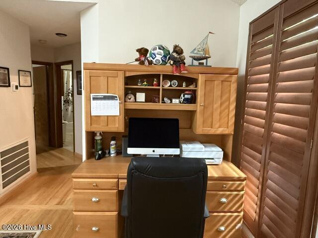Listing photograph 12 of 128 Royal Pine Lane