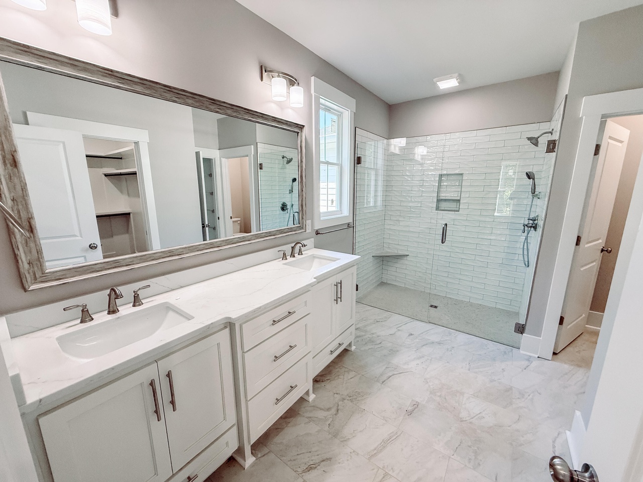 Listing photograph 5 of 308 Clipper Trace