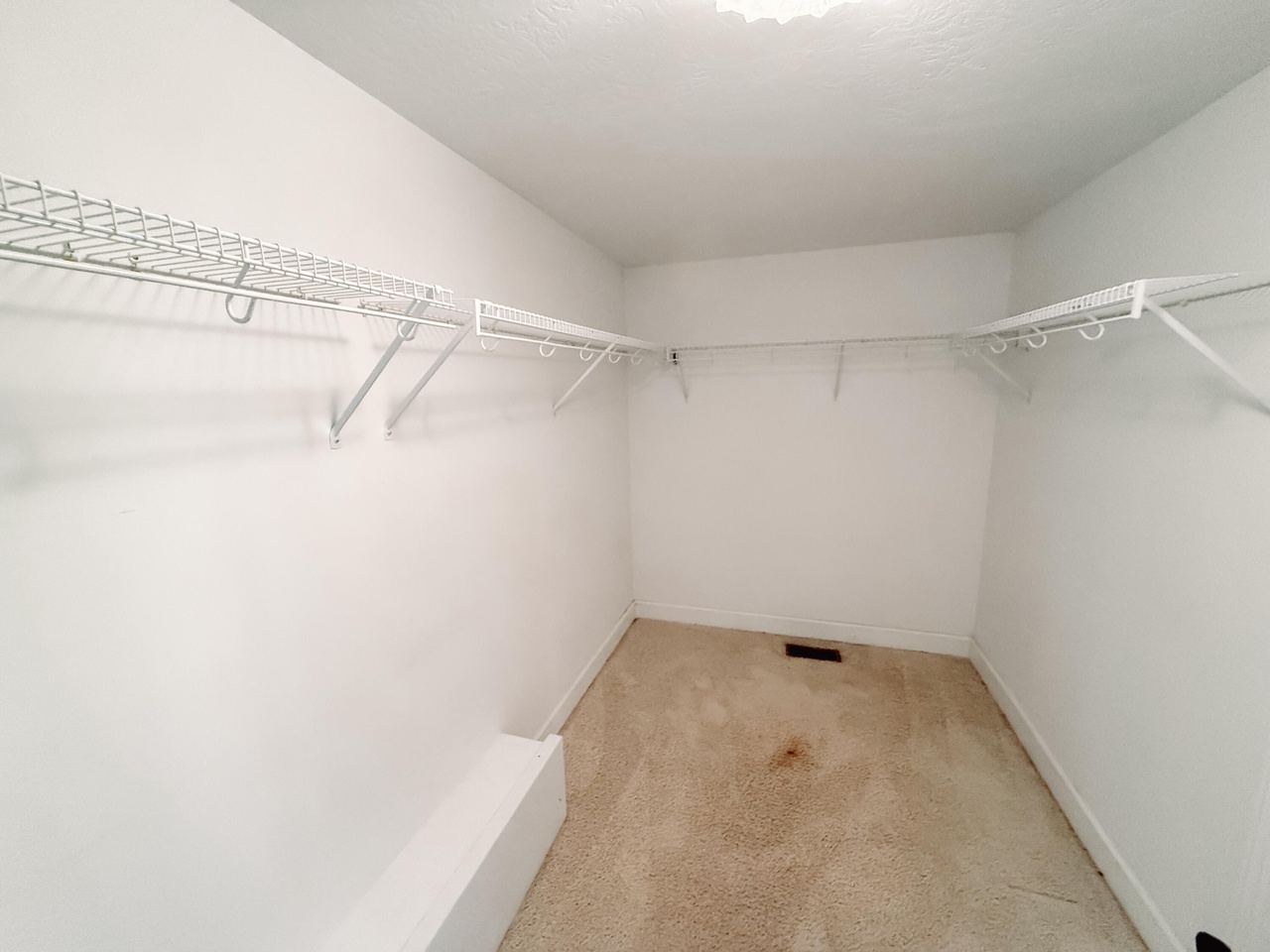 Listing photograph 25 of 174 Tara Drive