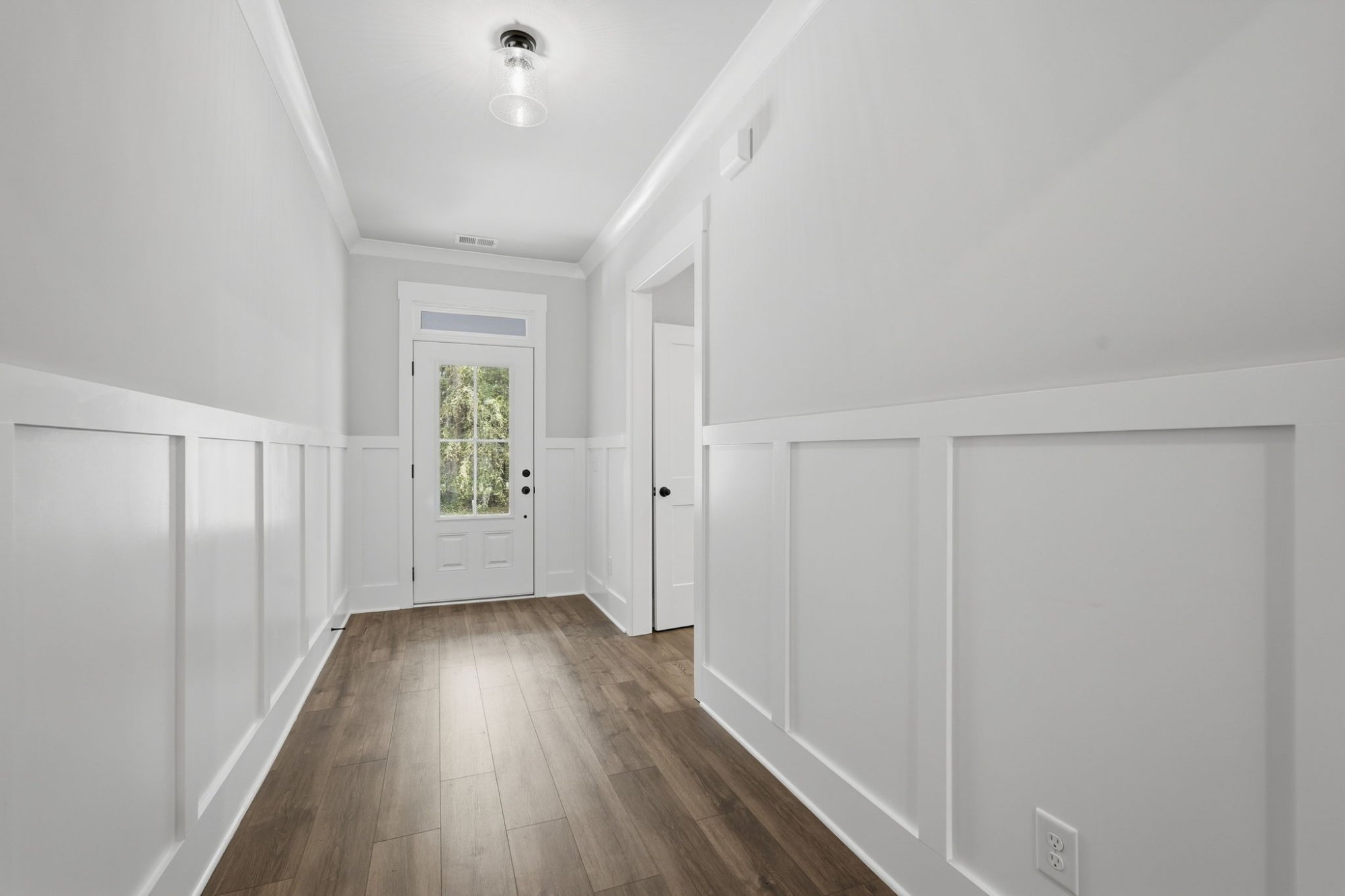 Listing photograph 10 of 248 Fairway Drive