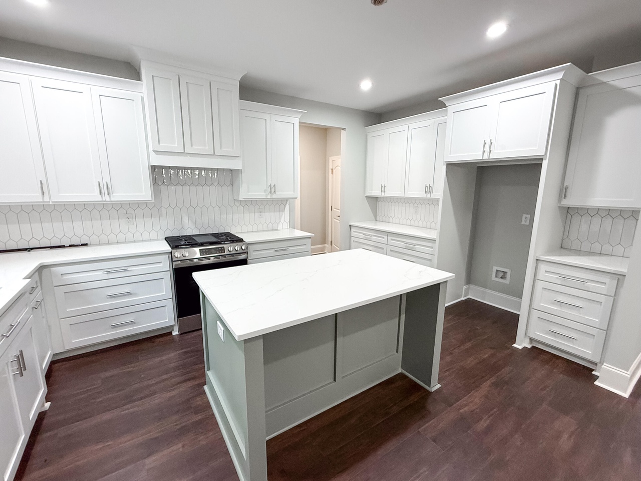Listing photograph 8 of 216 Brassie Drive