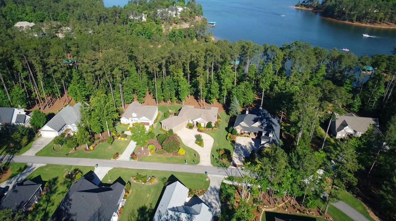 Listing photograph 3 of 148 Grandview Drive