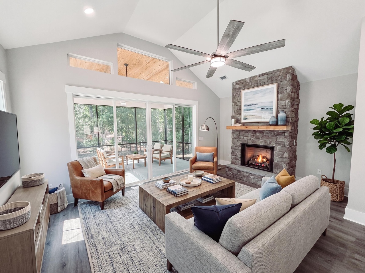Listing photograph 3 of 308 Clipper Trace