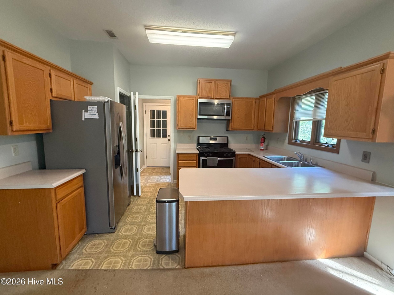 Listing photograph 14 of 212 Tara Drive