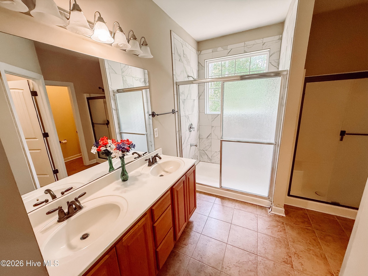 Listing photograph 5 of 165 Rhett Drive
