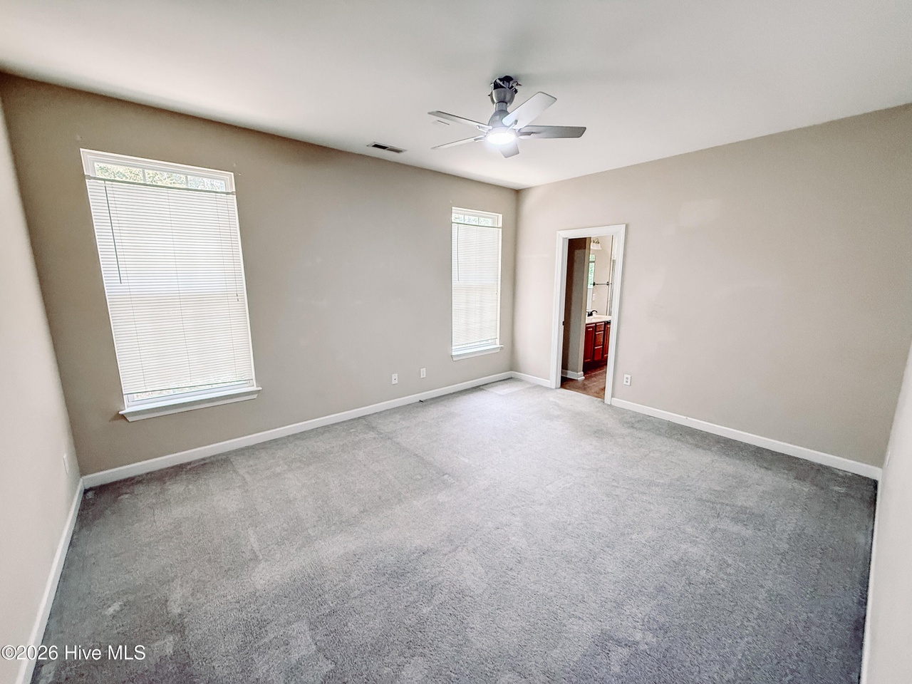 Listing photograph 4 of 165 Rhett Drive