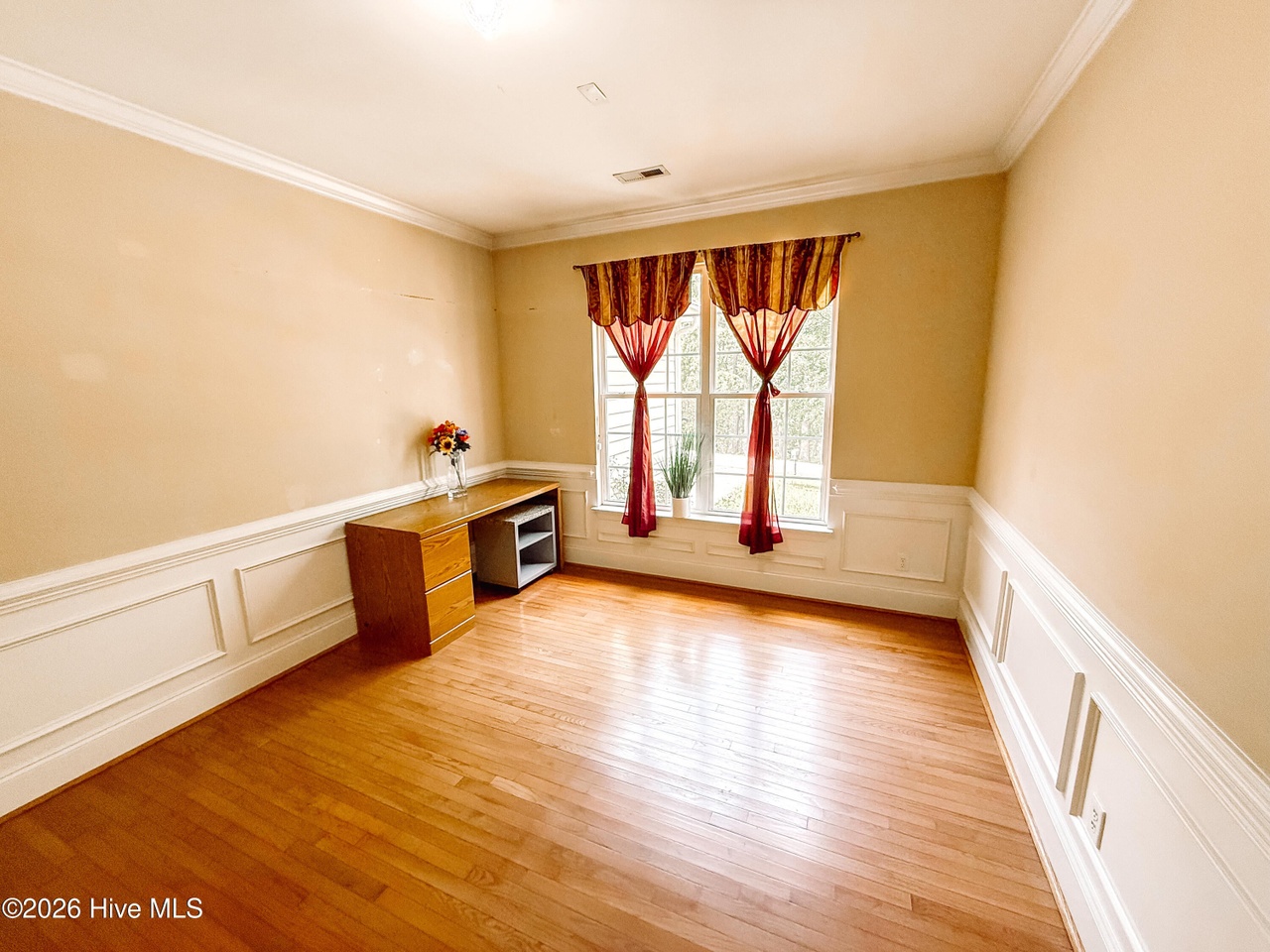 Listing photograph 11 of 165 Rhett Drive