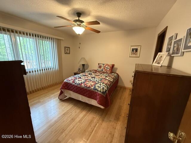 Listing photograph 3 of 128 Royal Pine Lane
