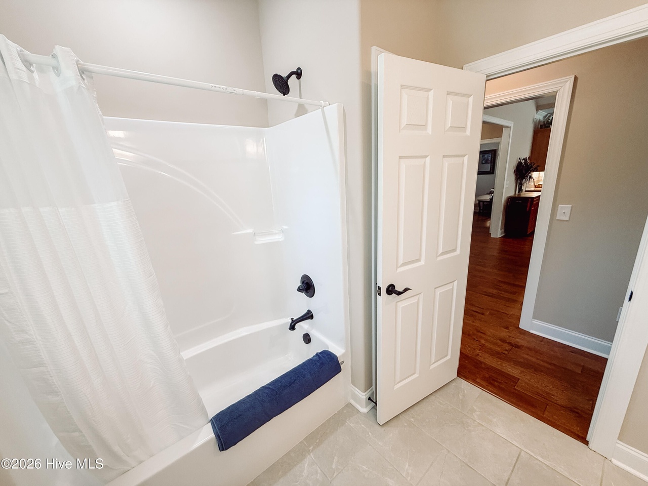 Listing photograph 16 of 104 Rivanna Lane