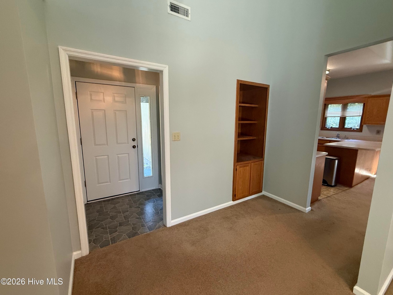Listing photograph 11 of 212 Tara Drive