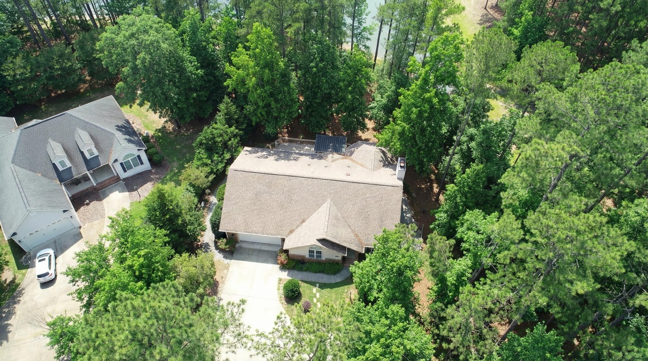 Listing photograph 3 of 307 Superior Cove