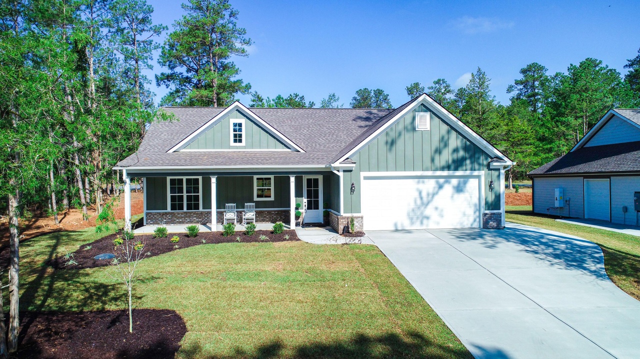 Listing photograph of 309 Wellington Court