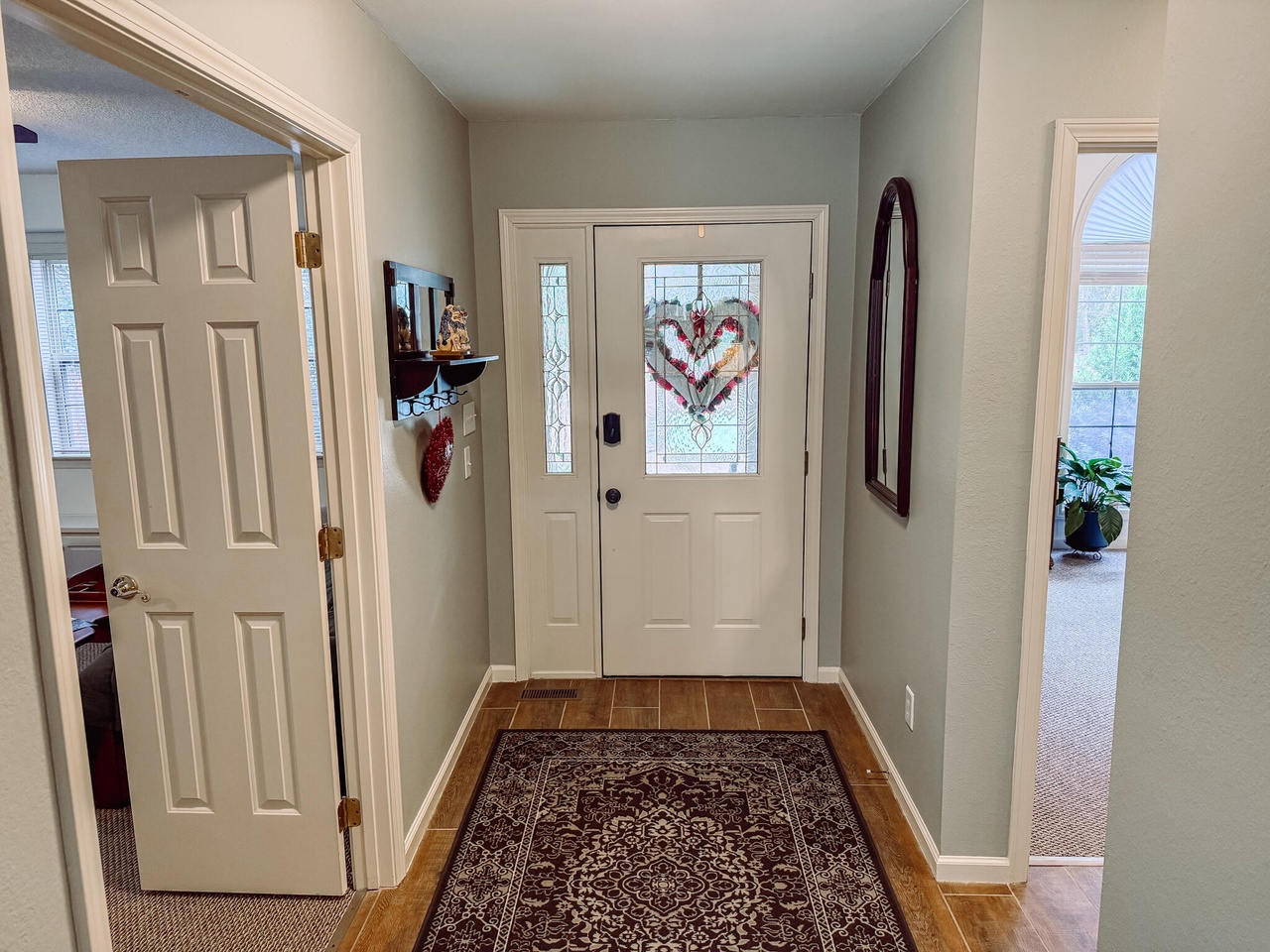 Listing photograph 6 of 307 Superior Cove