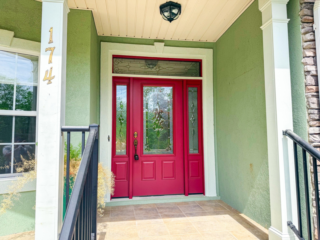 Listing photograph 3 of 174 Tara Drive