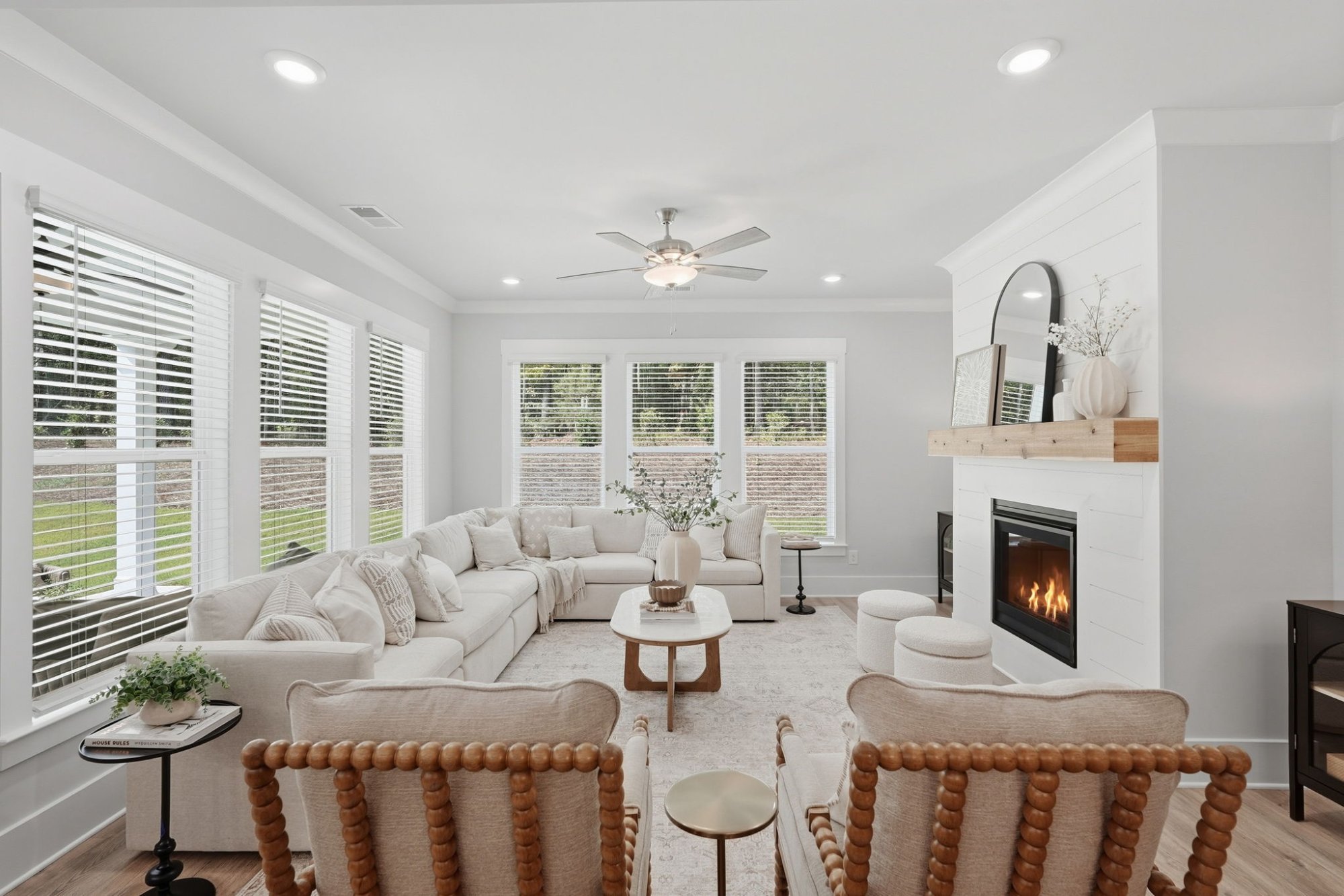 Listing photograph 12 of 250 Fairway Drive