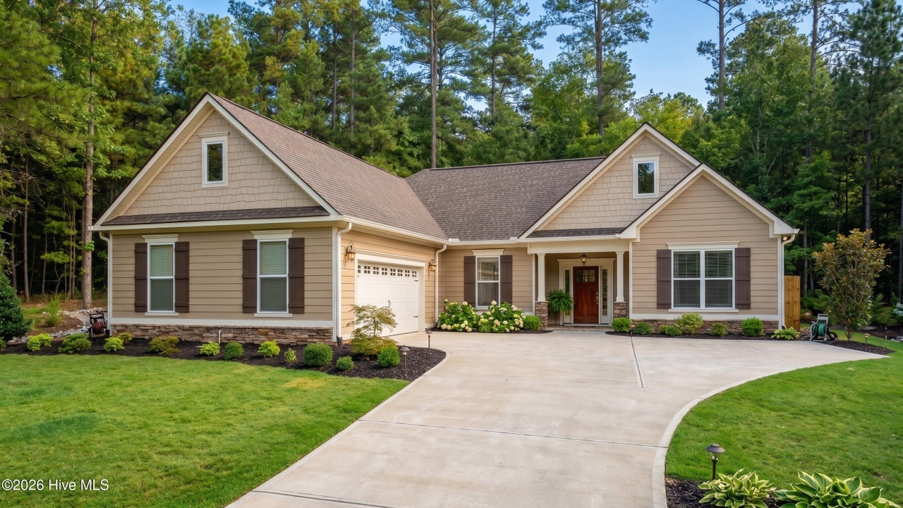 Listing photograph of 104 Rivanna Lane
