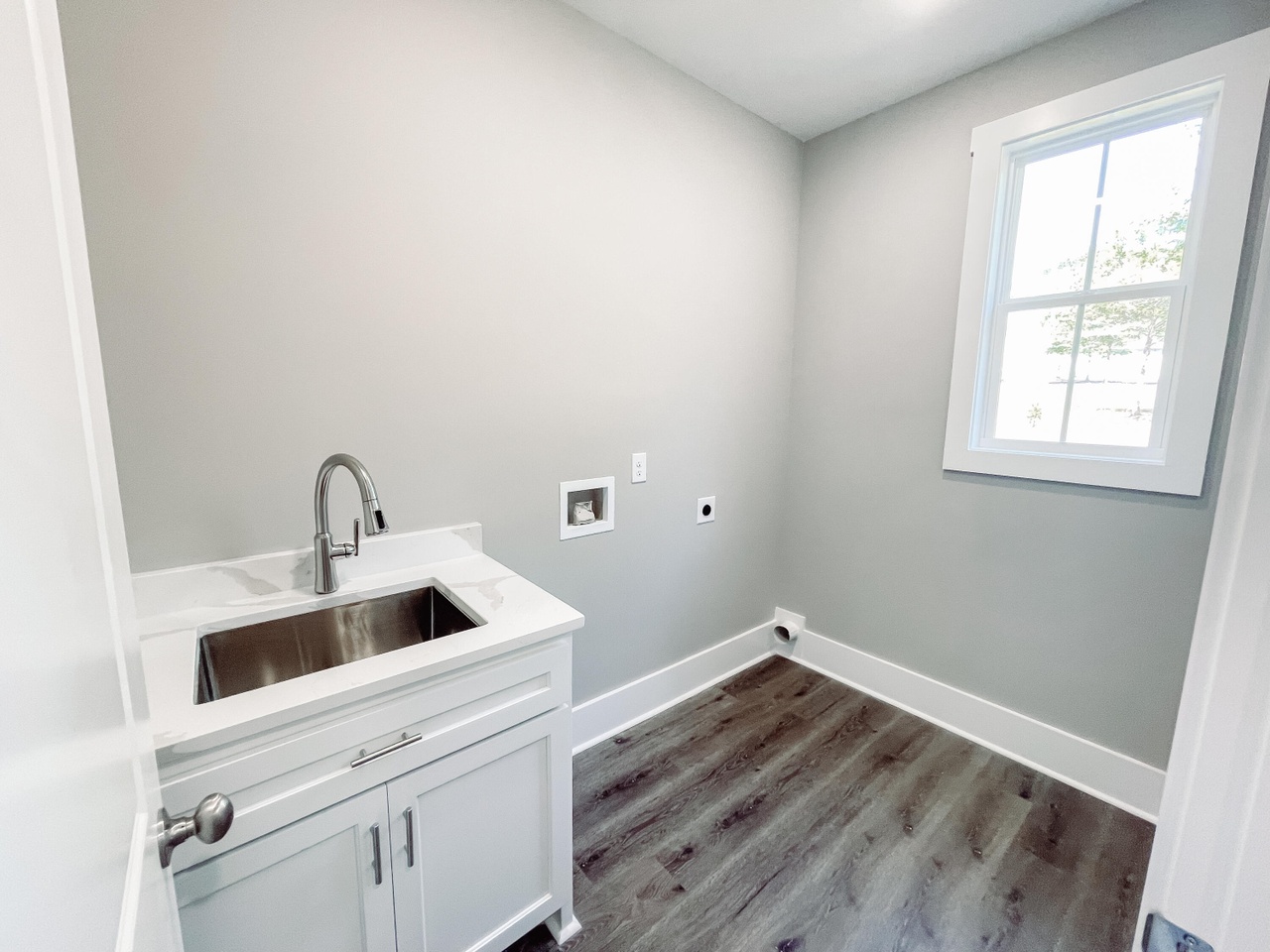 Listing photograph 14 of 307 Wellington Ct