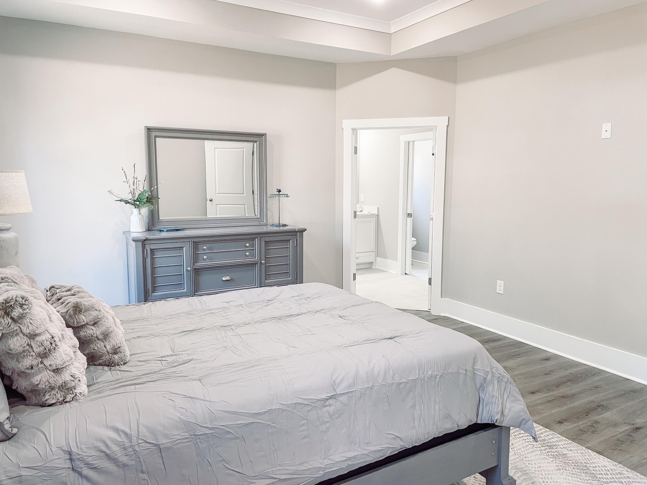 Listing photograph 8 of 307 Wellington Ct