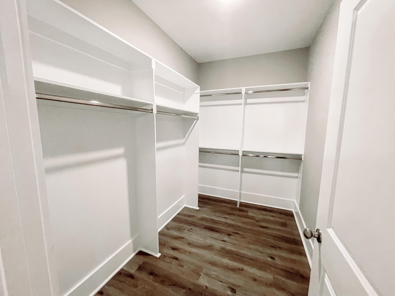 Listing photograph 11 of 307 Wellington Ct