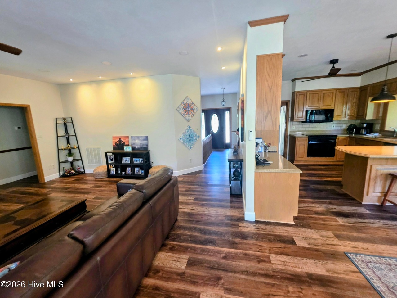 Listing photograph 15 of 310 Divot Court