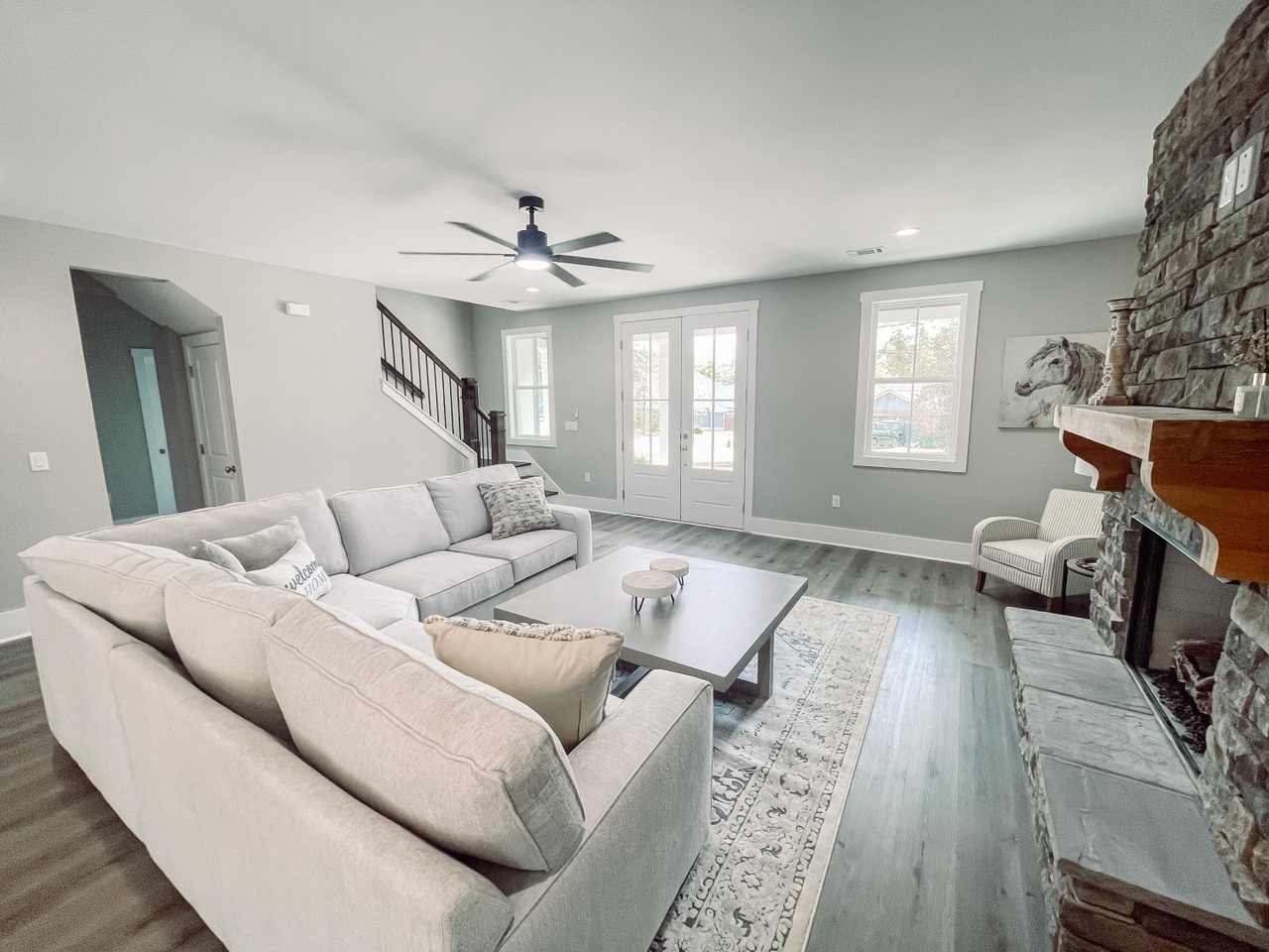 Listing photograph 4 of 307 Wellington Ct
