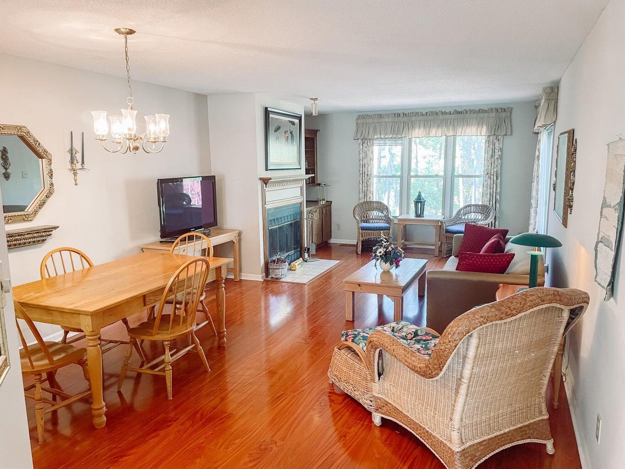 Listing photograph 7 of 317 Coastal Cove