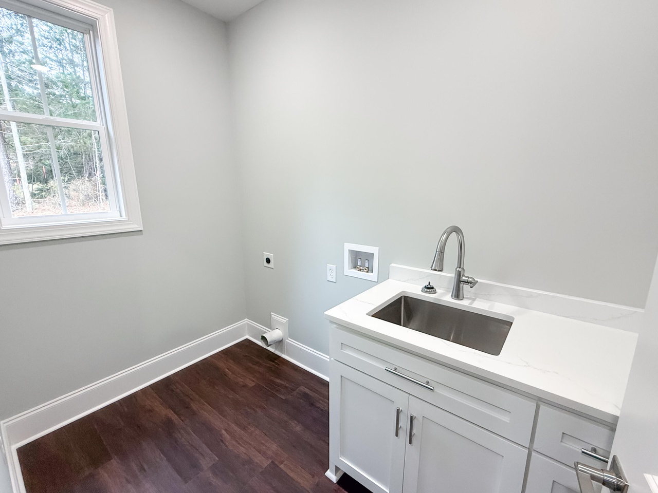 Listing photograph 14 of 216 Brassie Drive