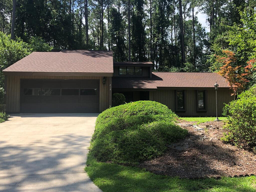 Listing photograph of 212 Tara Drive