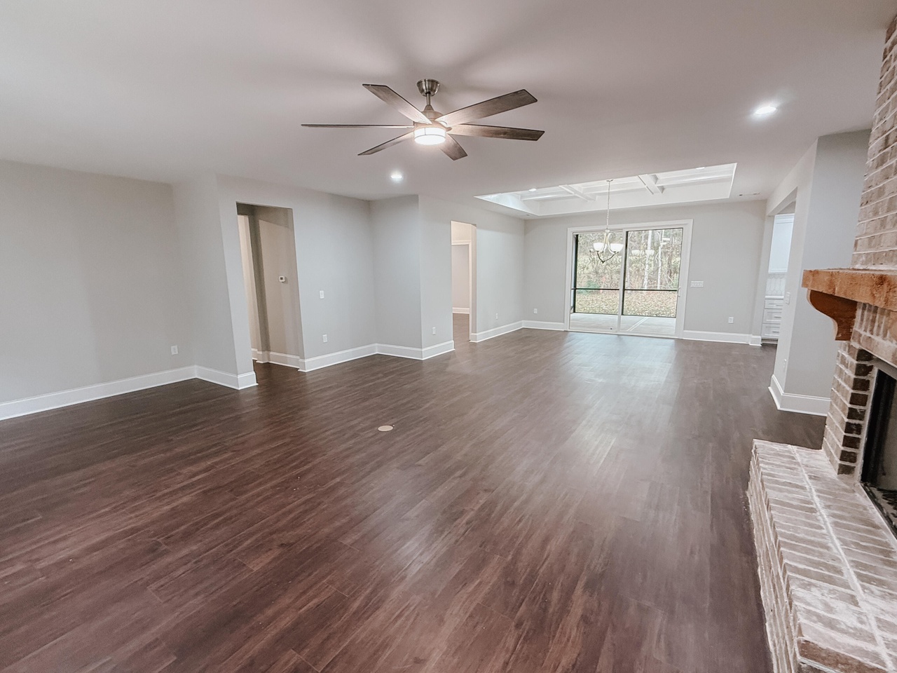 Listing photograph 5 of 216 Brassie Drive