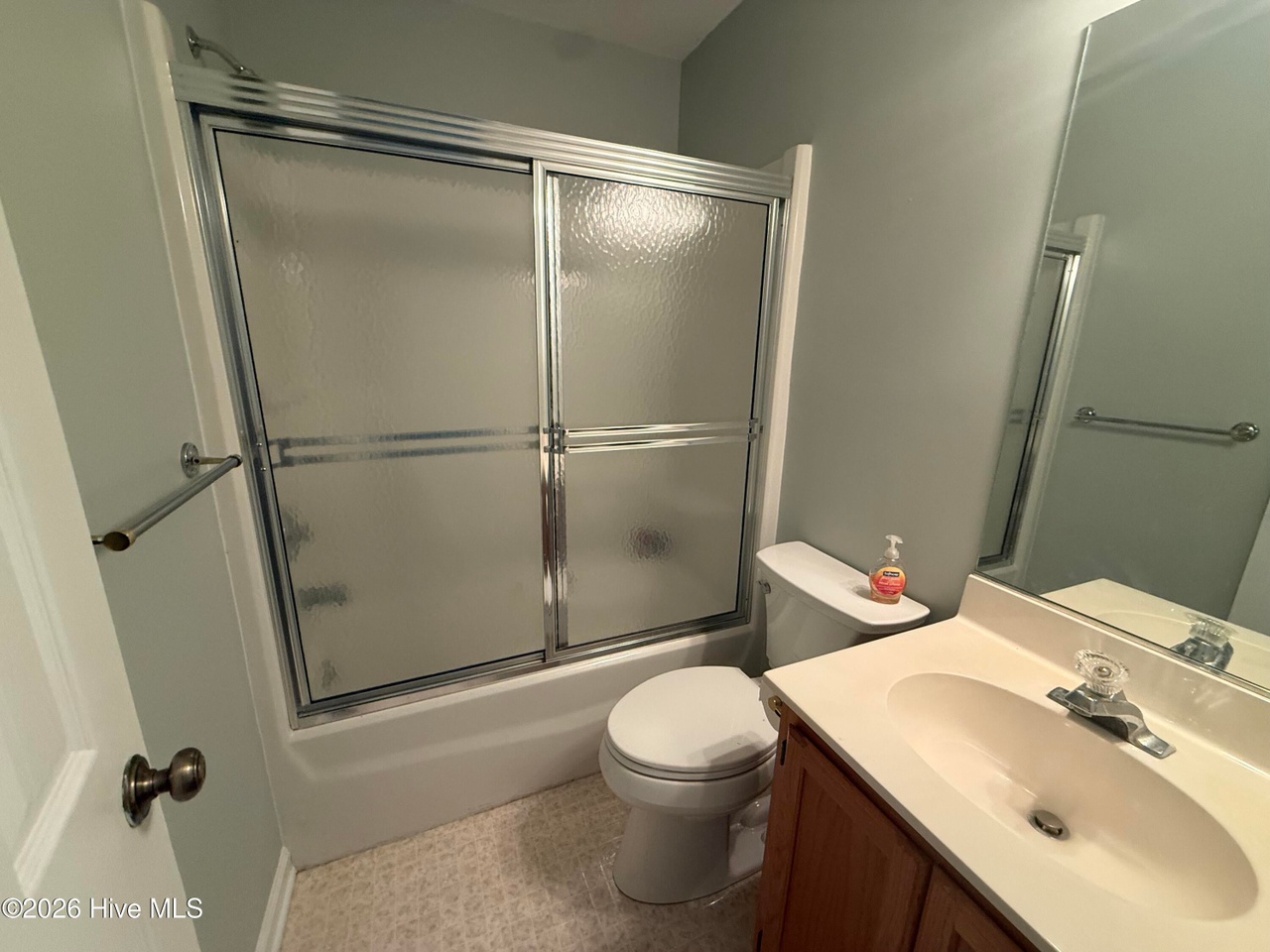Listing photograph 6 of 212 Tara Drive