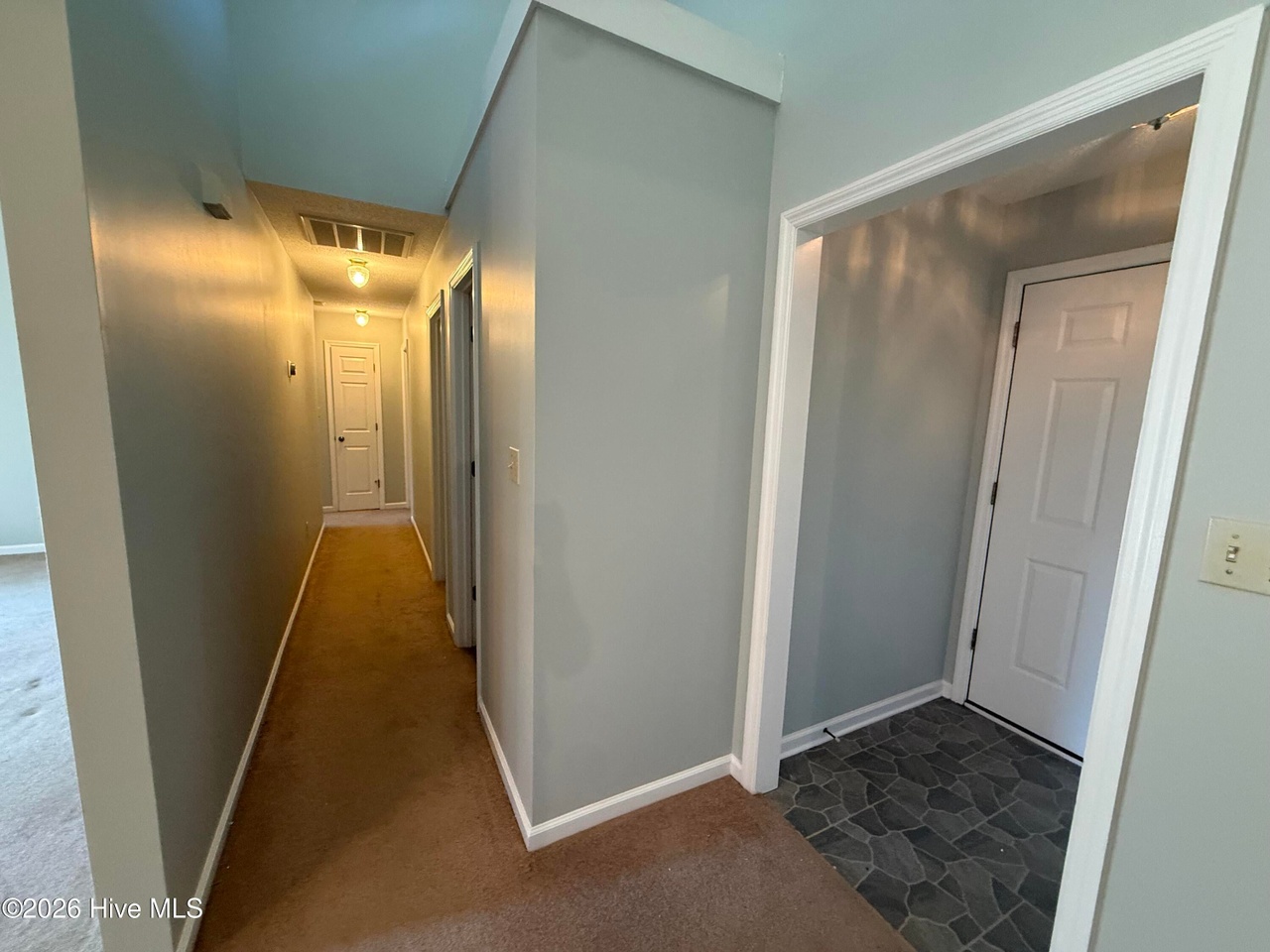 Listing photograph 7 of 212 Tara Drive