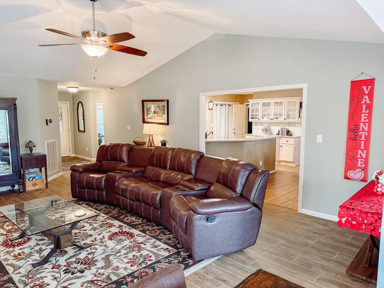 Listing photograph 12 of 307 Superior Cove
