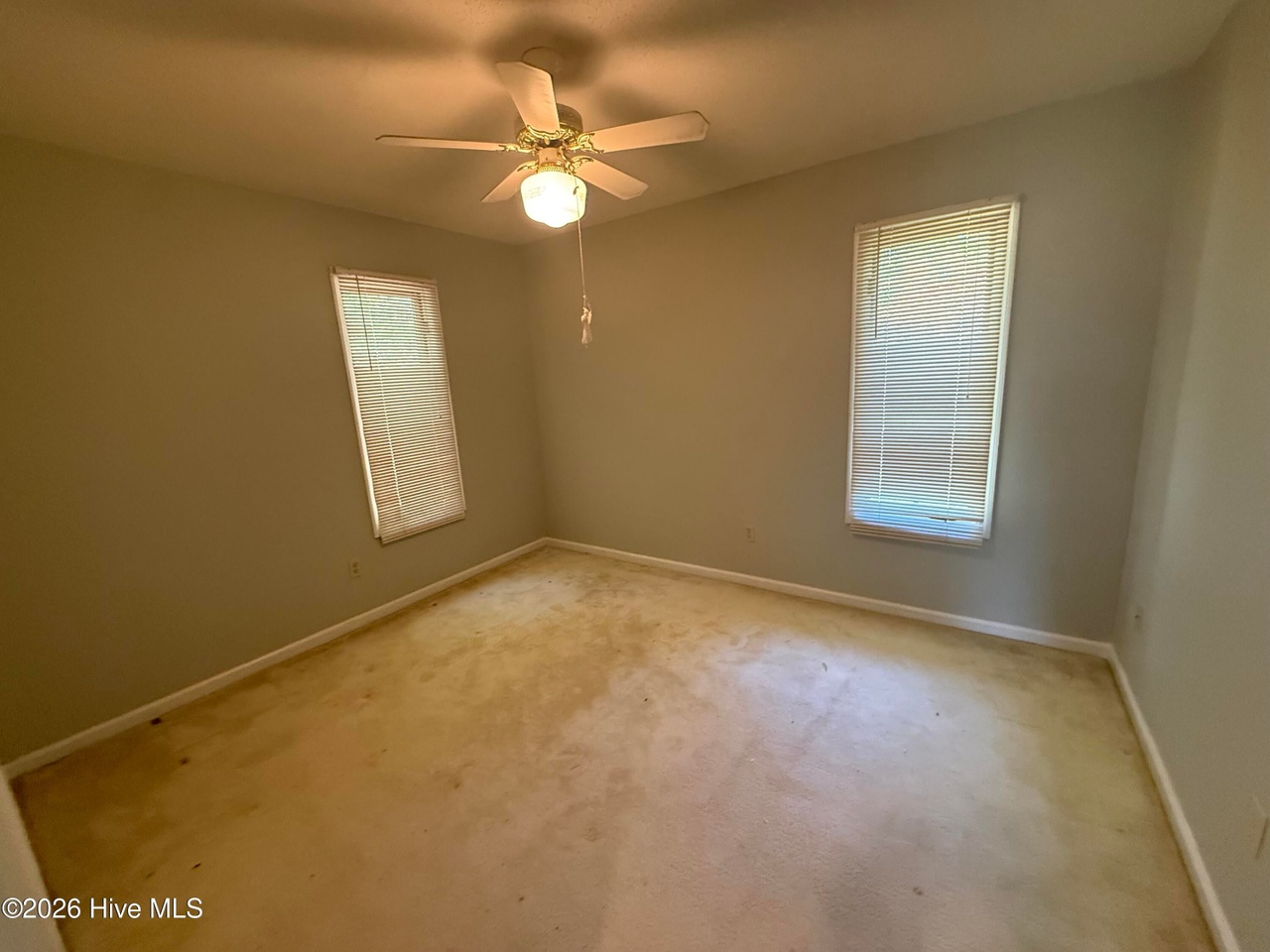 Listing photograph 4 of 212 Tara Drive