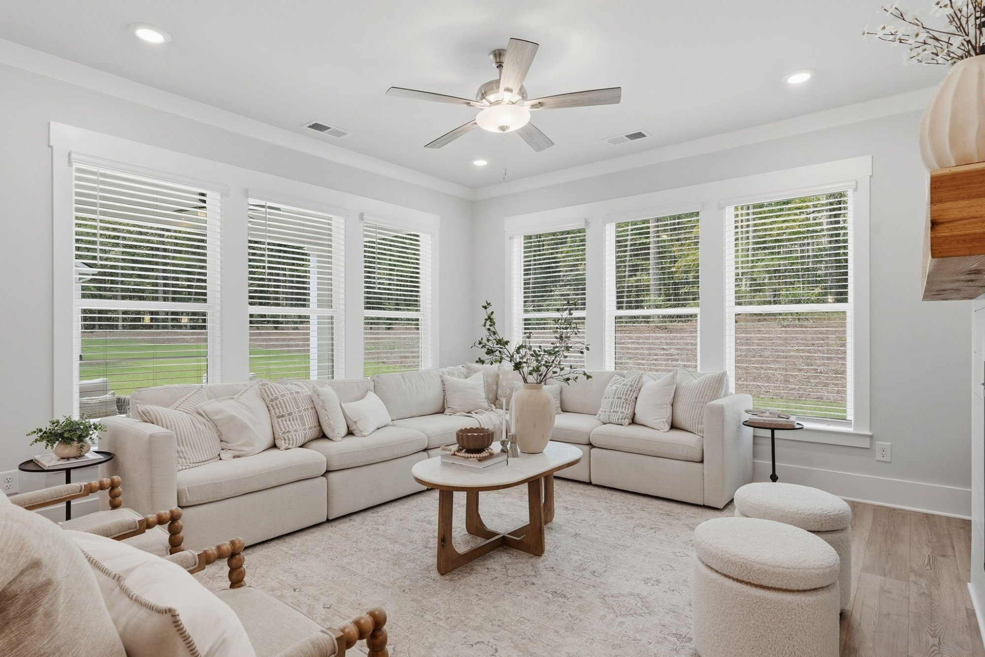 Listing photograph 13 of 250 Fairway Drive