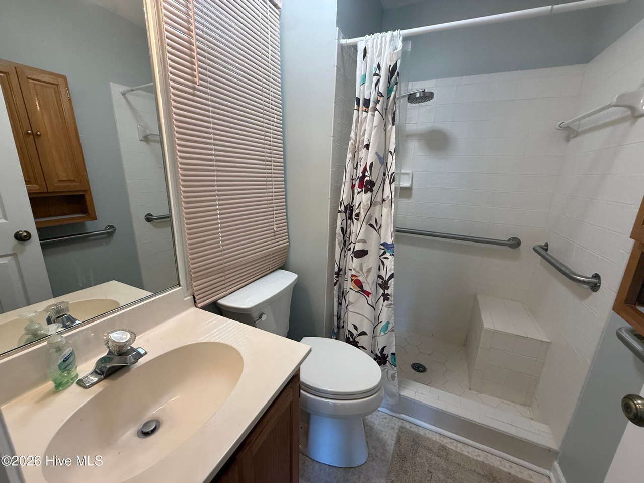 Listing photograph 3 of 212 Tara Drive