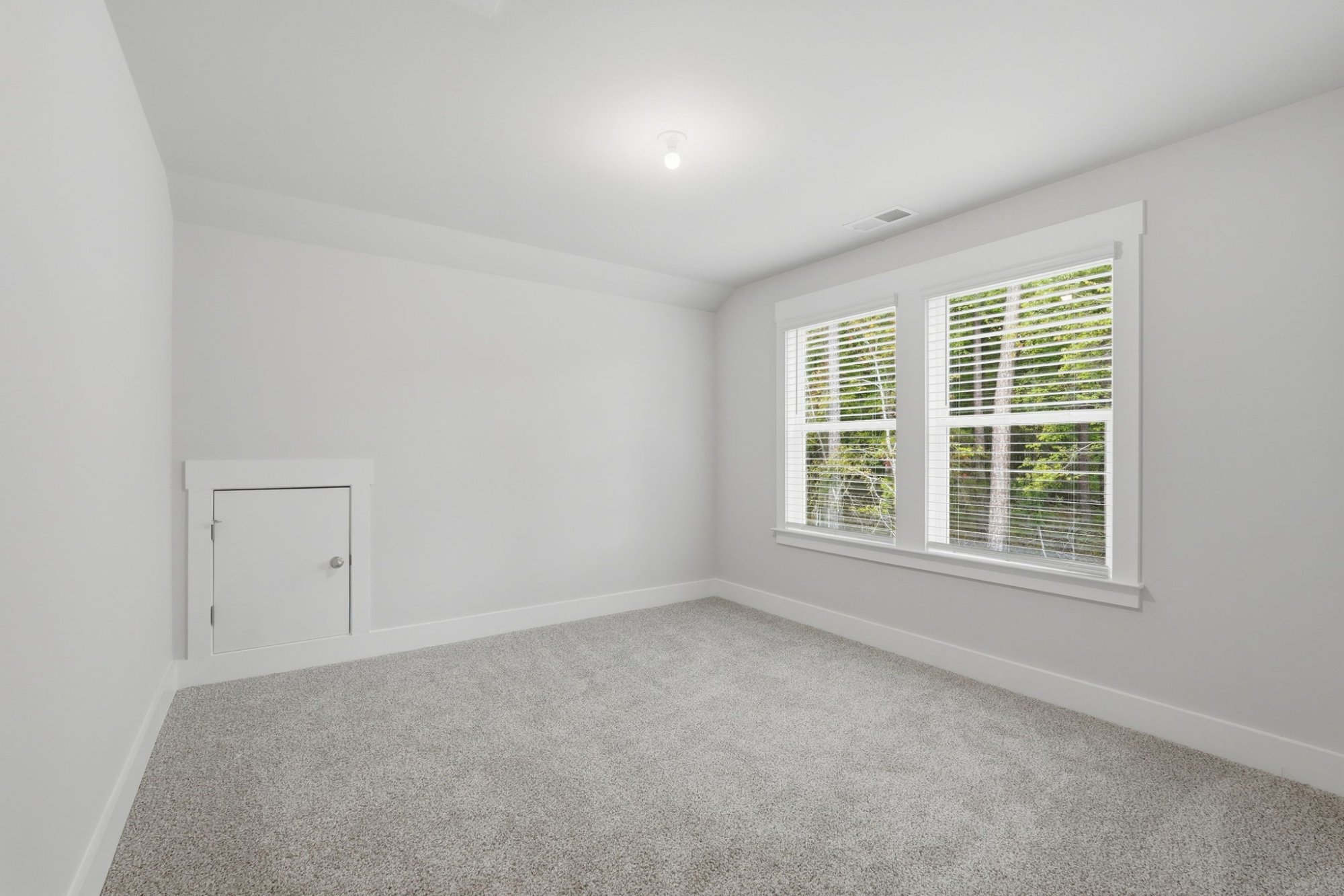 Listing photograph 28 of 250 Fairway Drive