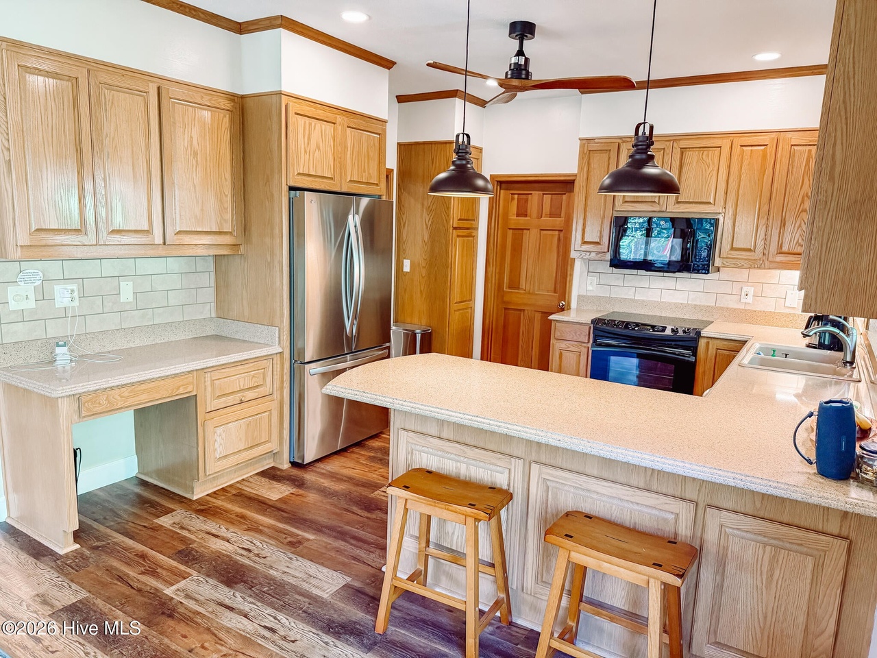 Listing photograph 20 of 310 Divot Court