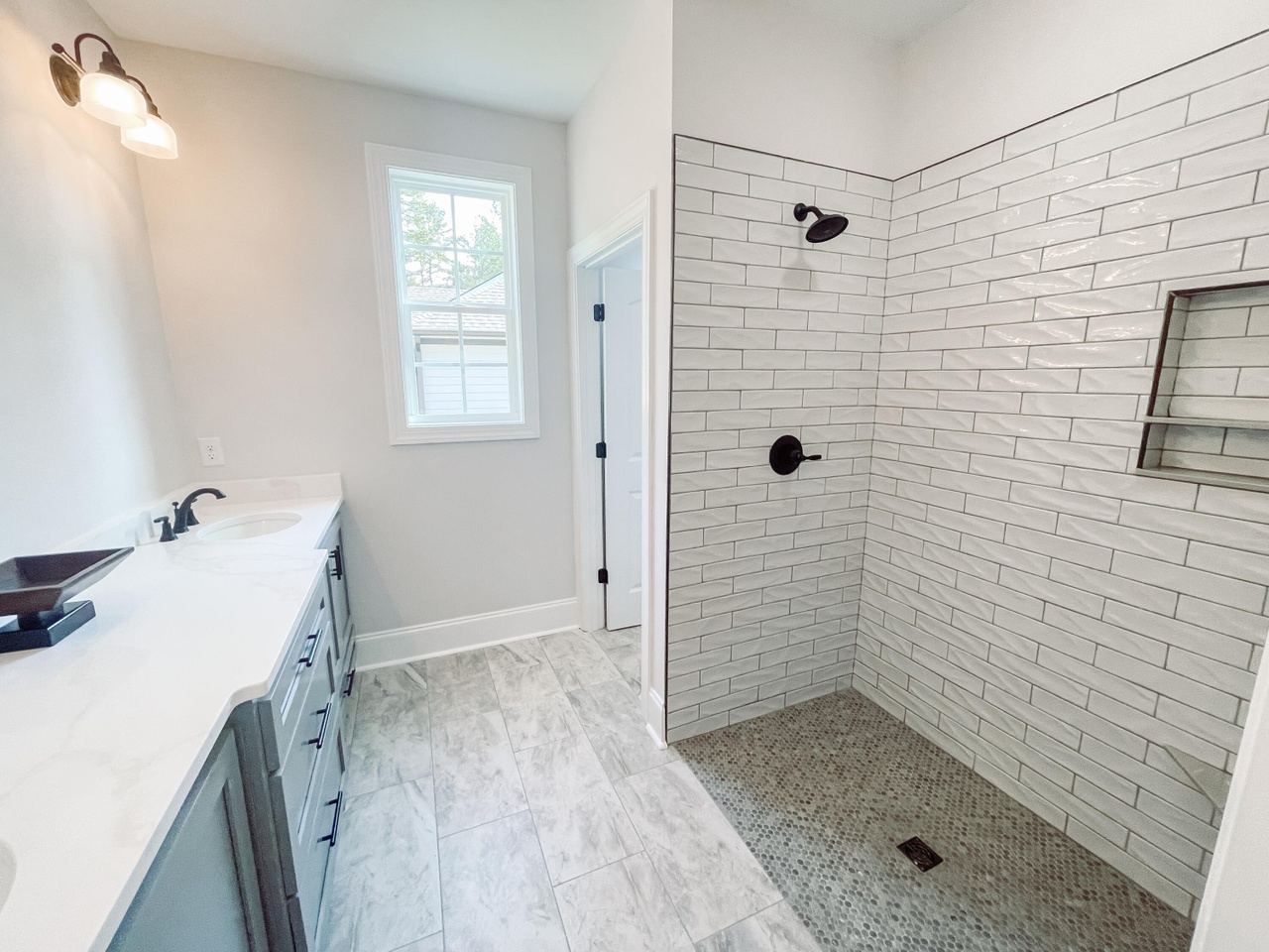 Listing photograph 11 of 309 Wellington Court