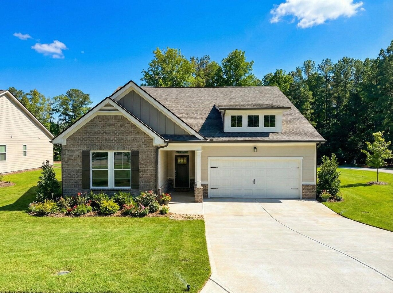 Listing photograph of 123 Grandview Drive
