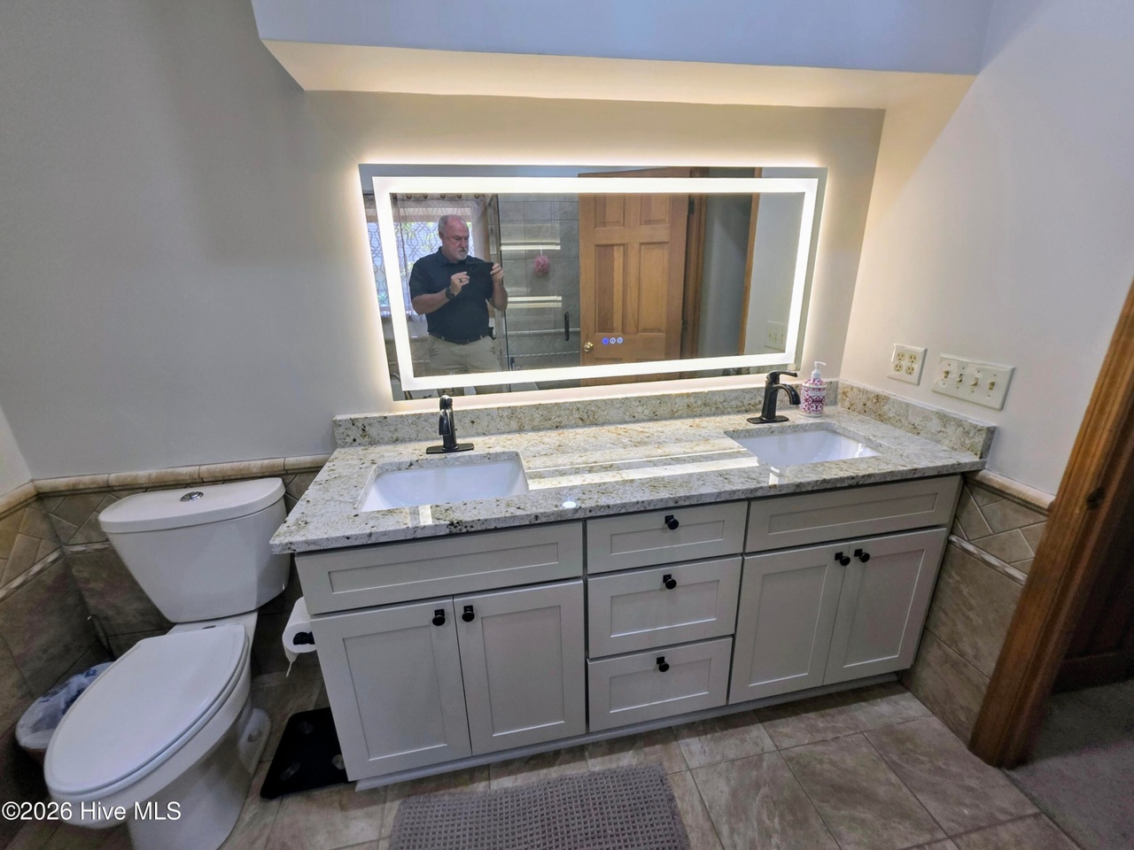 Listing photograph 24 of 310 Divot Court